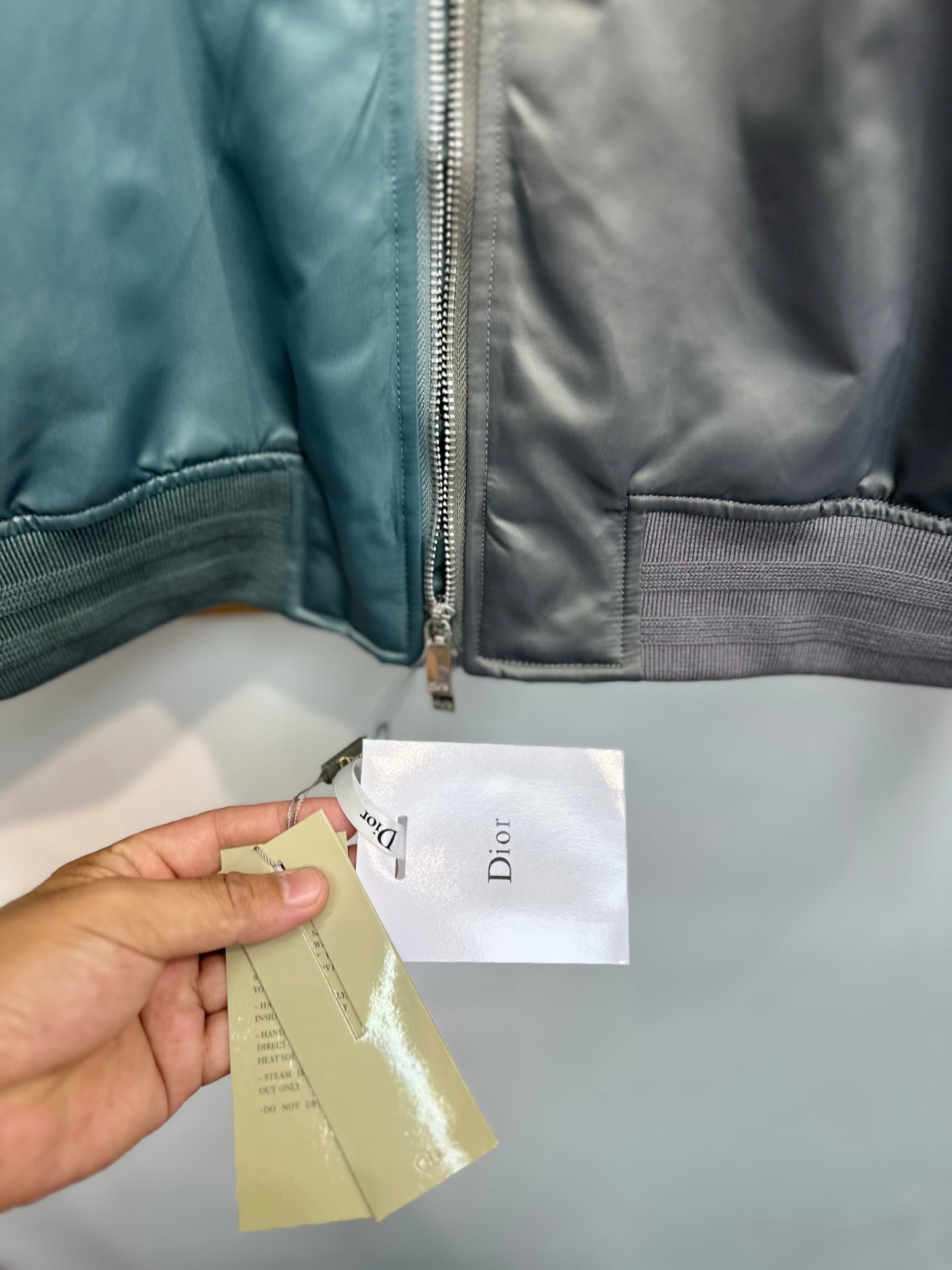 250825 A new high-quality, thick two-color patchwork jacket