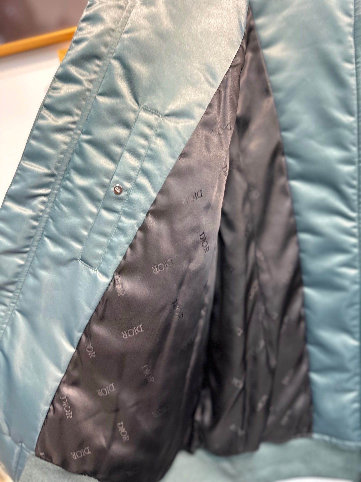 250825 A new high-quality, thick two-color patchwork jacket